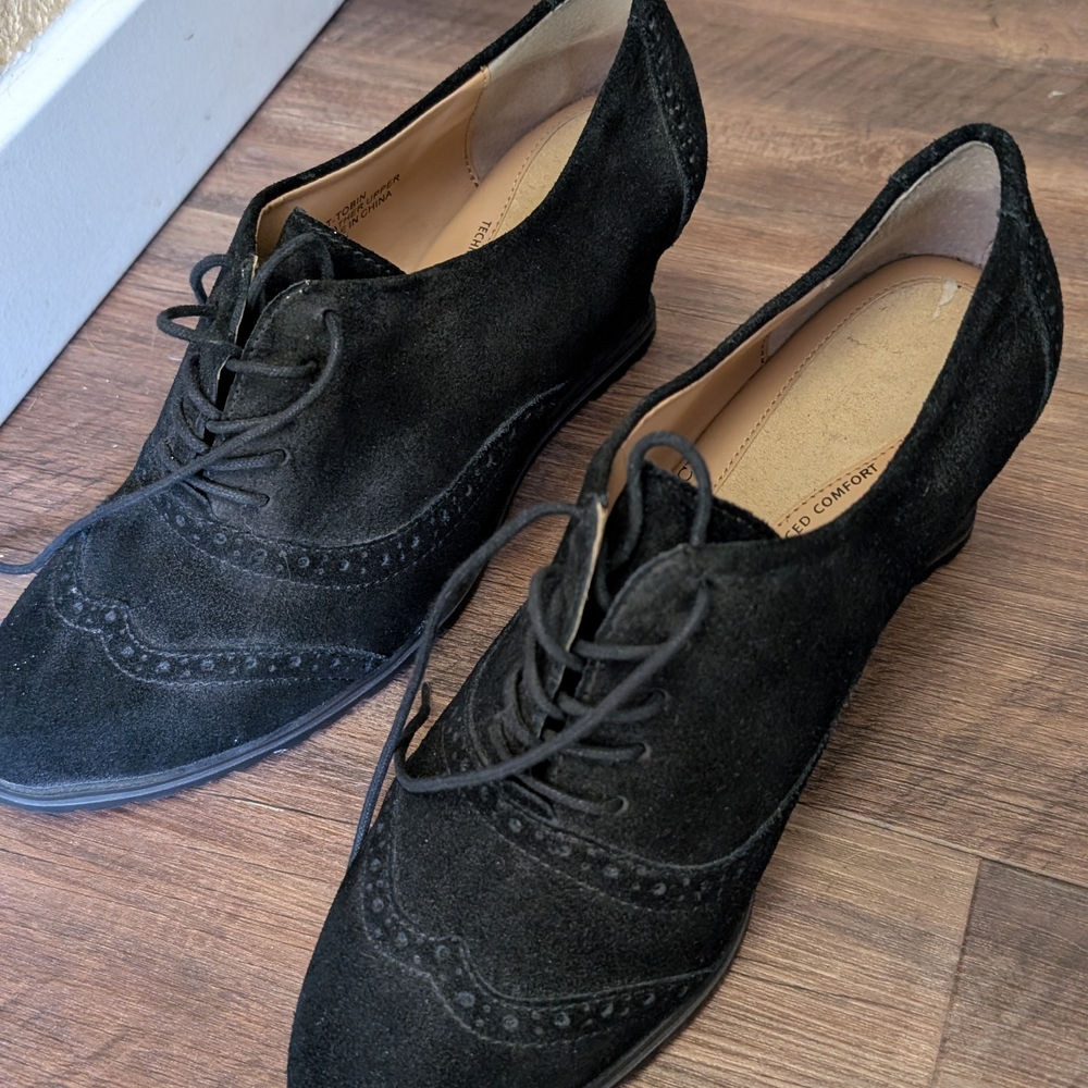 Ellen Tracy Black Suede Wedges